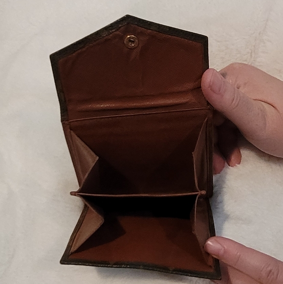 Authentic Louis Vuitton Small Monogram Wallet - Picture 4 of 11